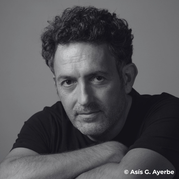 Mikel Santiago